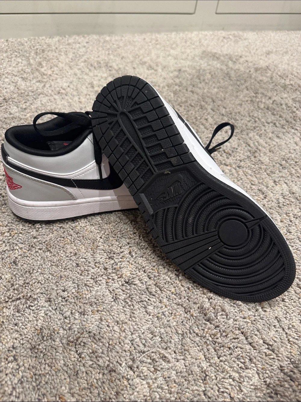 Jordan Low-Top Sneakers in Light Gray, White and Black